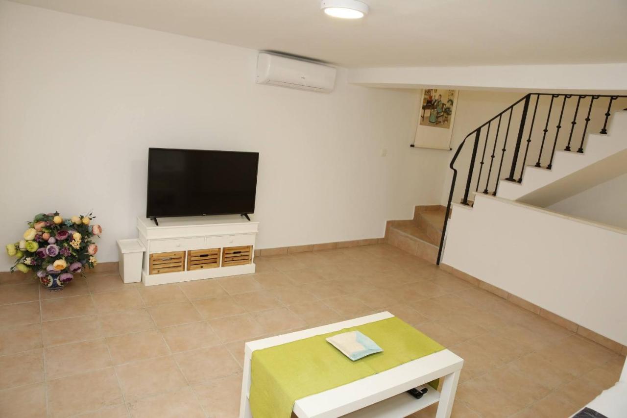 Holiday Home Yan With Bay View Водице Экстерьер фото